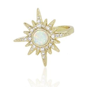 Star ring in white opalin, crystals and gold metal